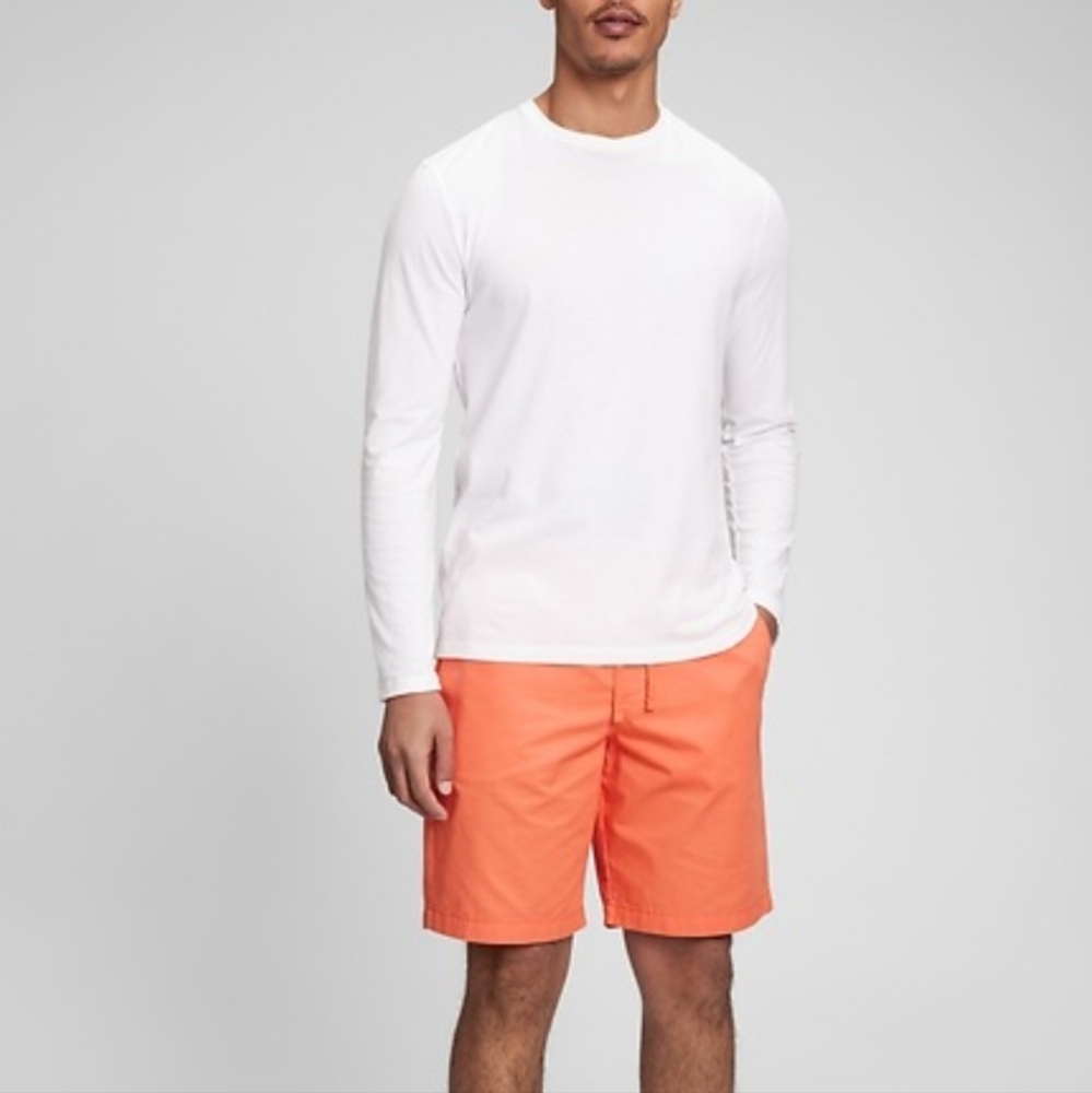 GAP Men's Easy Shorts. Size M - 9" inseam. Orange Lightweight Comfortable